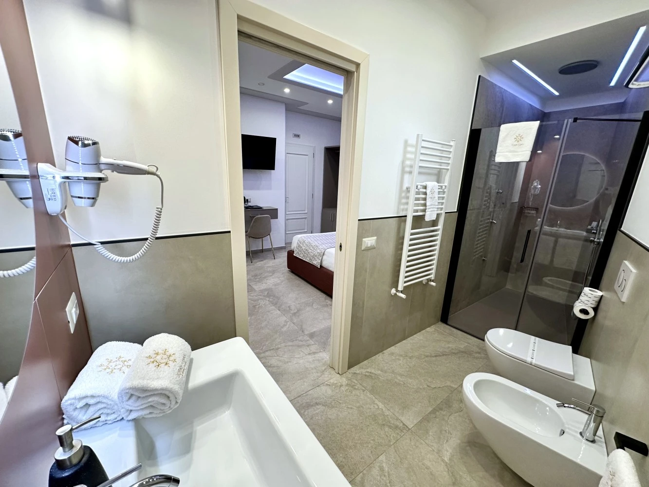 Good Vibes Luxury Rooms-4