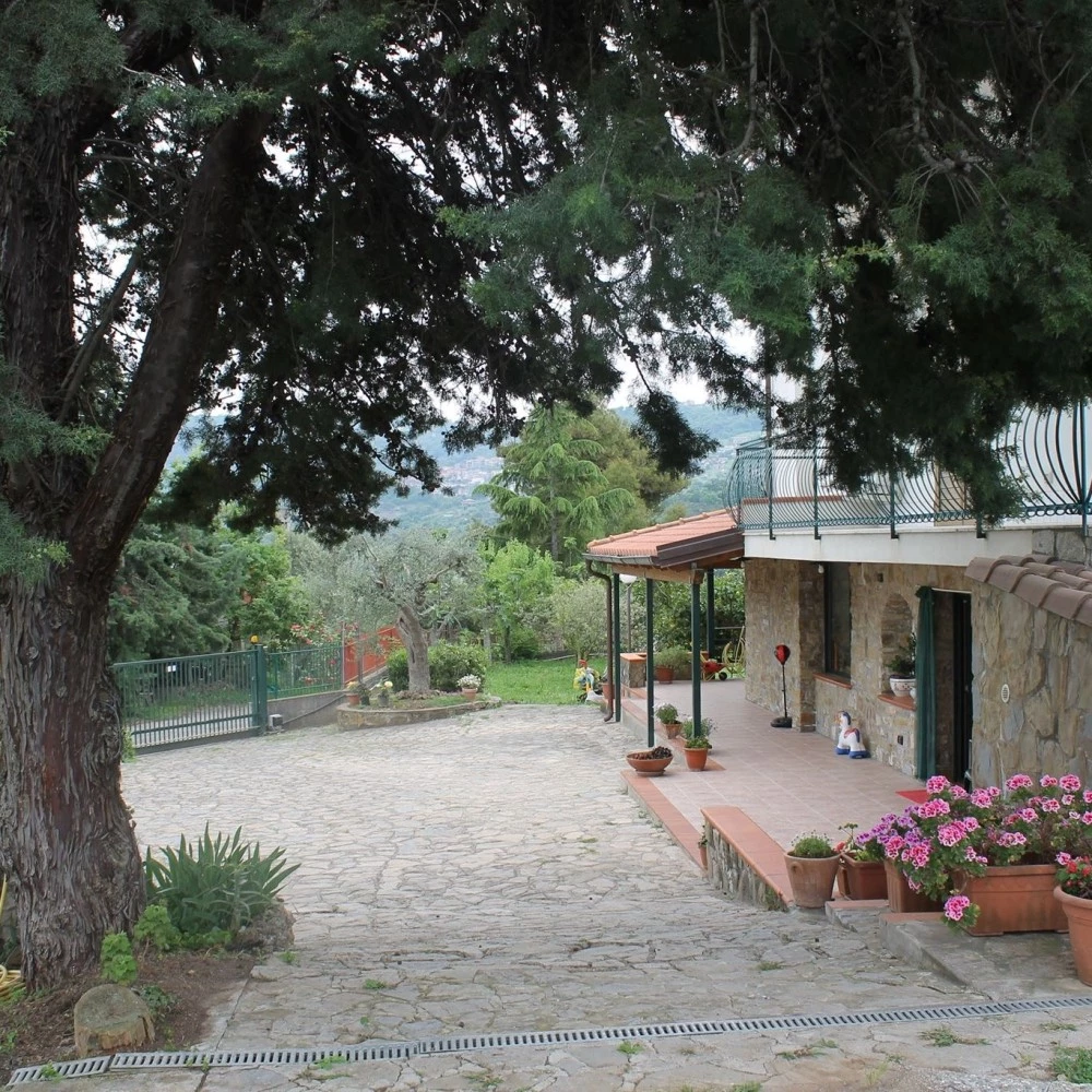 Bed & Breakfast Villa Flora-3