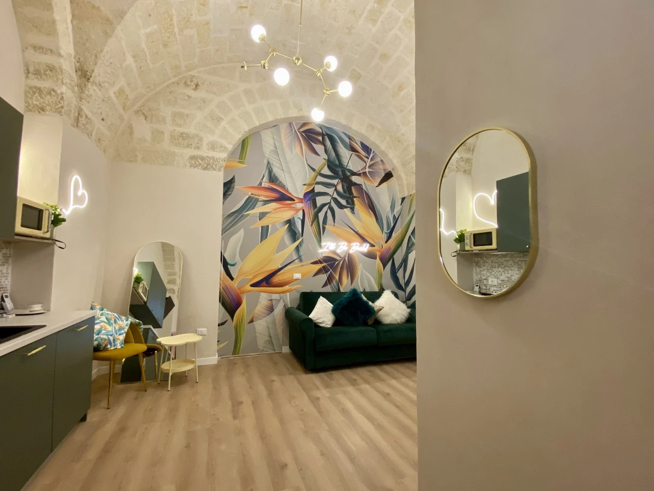 Quiet And Stylish - Bari City Center, Minutes To Station-1