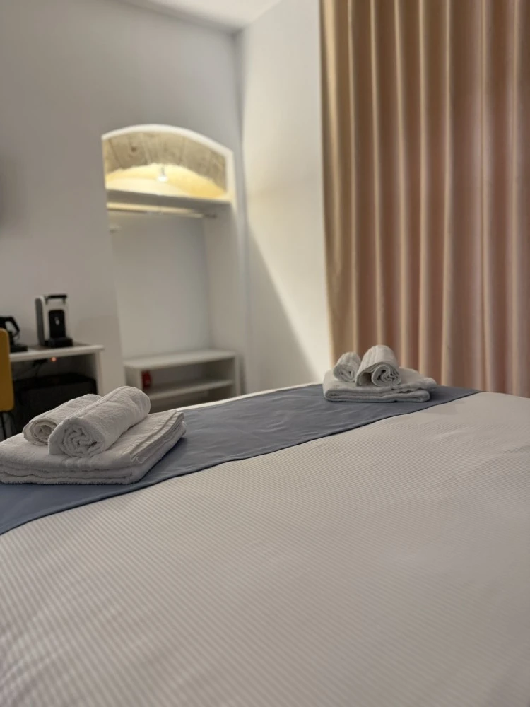 Carlo's Guest House-4