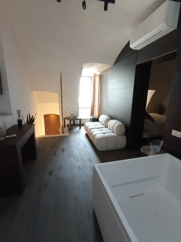 Nicolaus Suite-1 