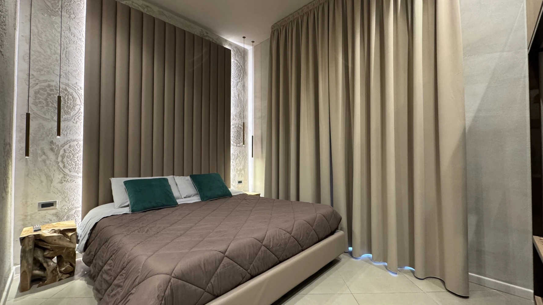 Tropicana Room-5