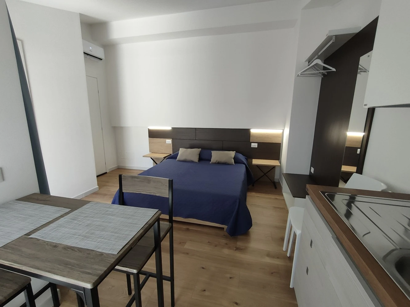 Dh Studio Apartments-3