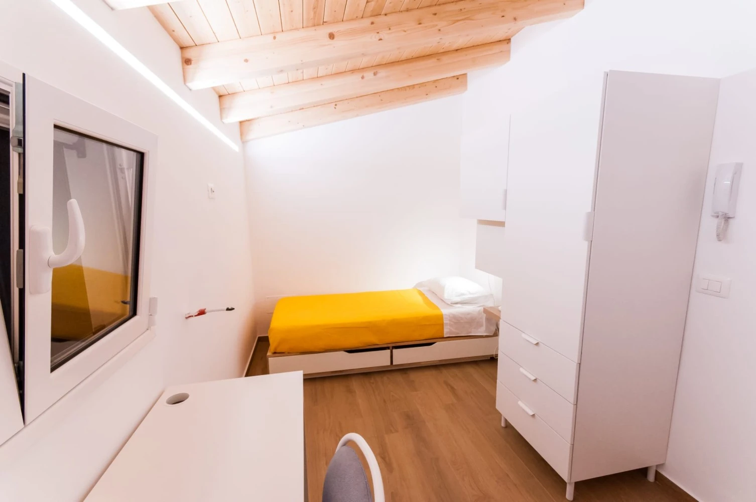 White Home-4