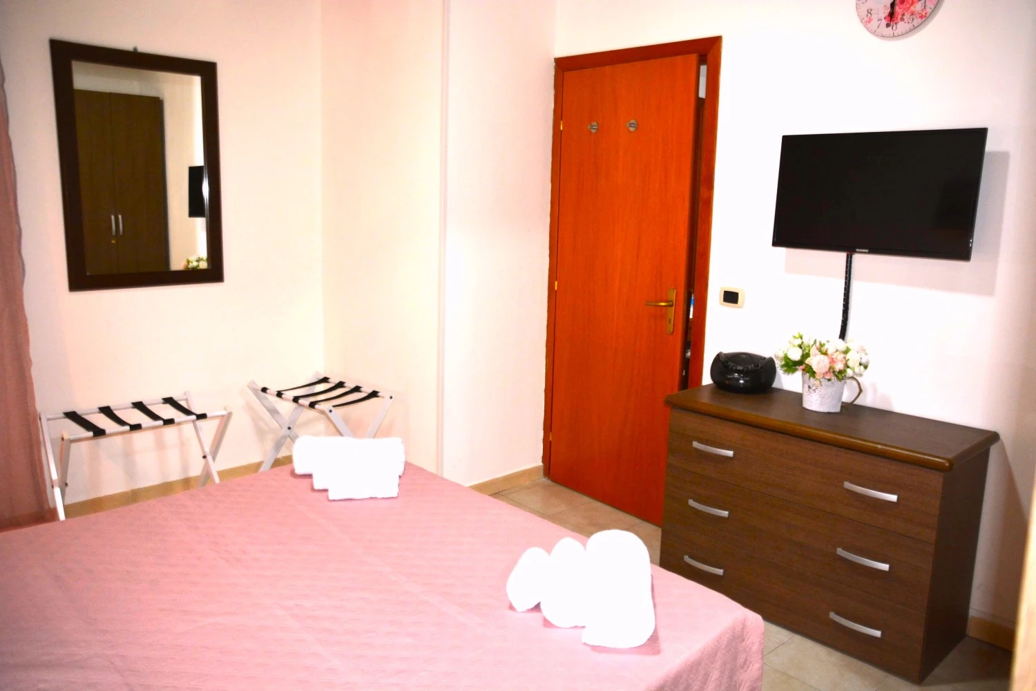 Ognina Soha Home 1-2