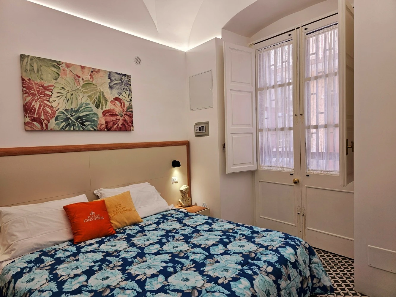 Grey House Apartment 1-3