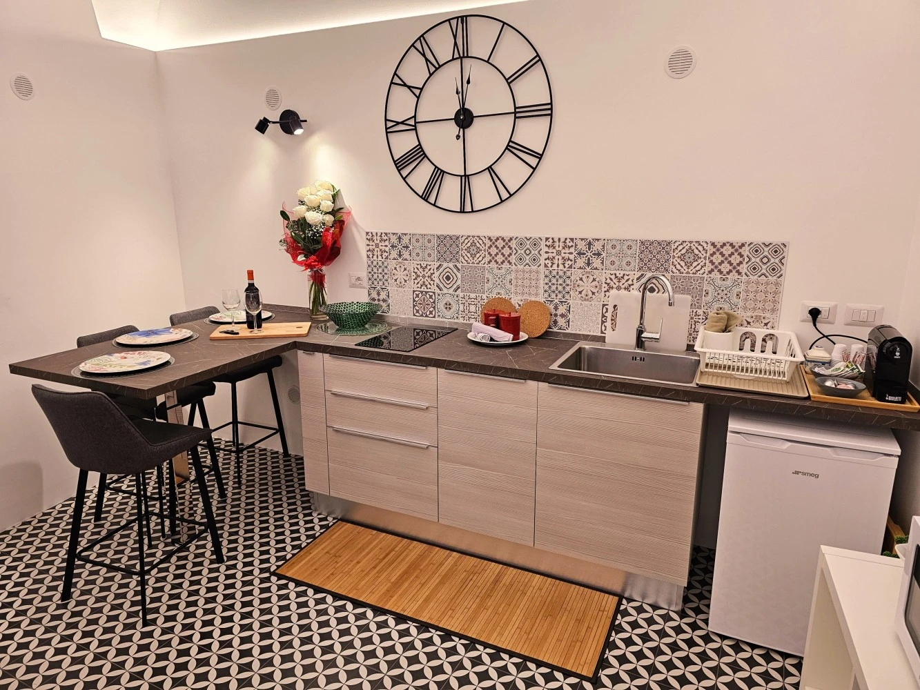 Grey House Apartment 1-4