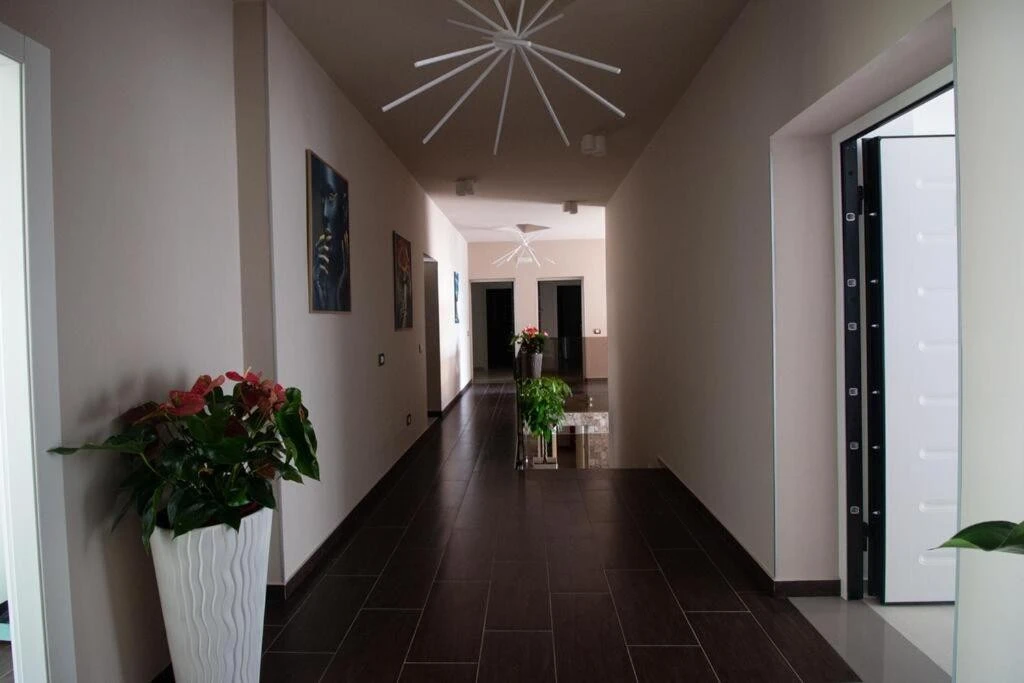 Independence House Holiday - 9-5