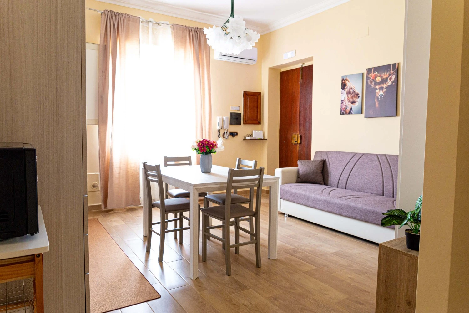 Alexa's Rooms-2