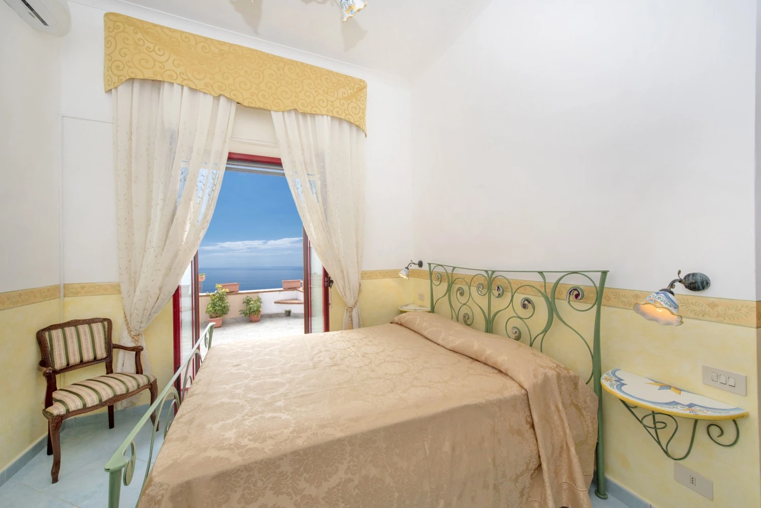 Chrissella Holiday House-1