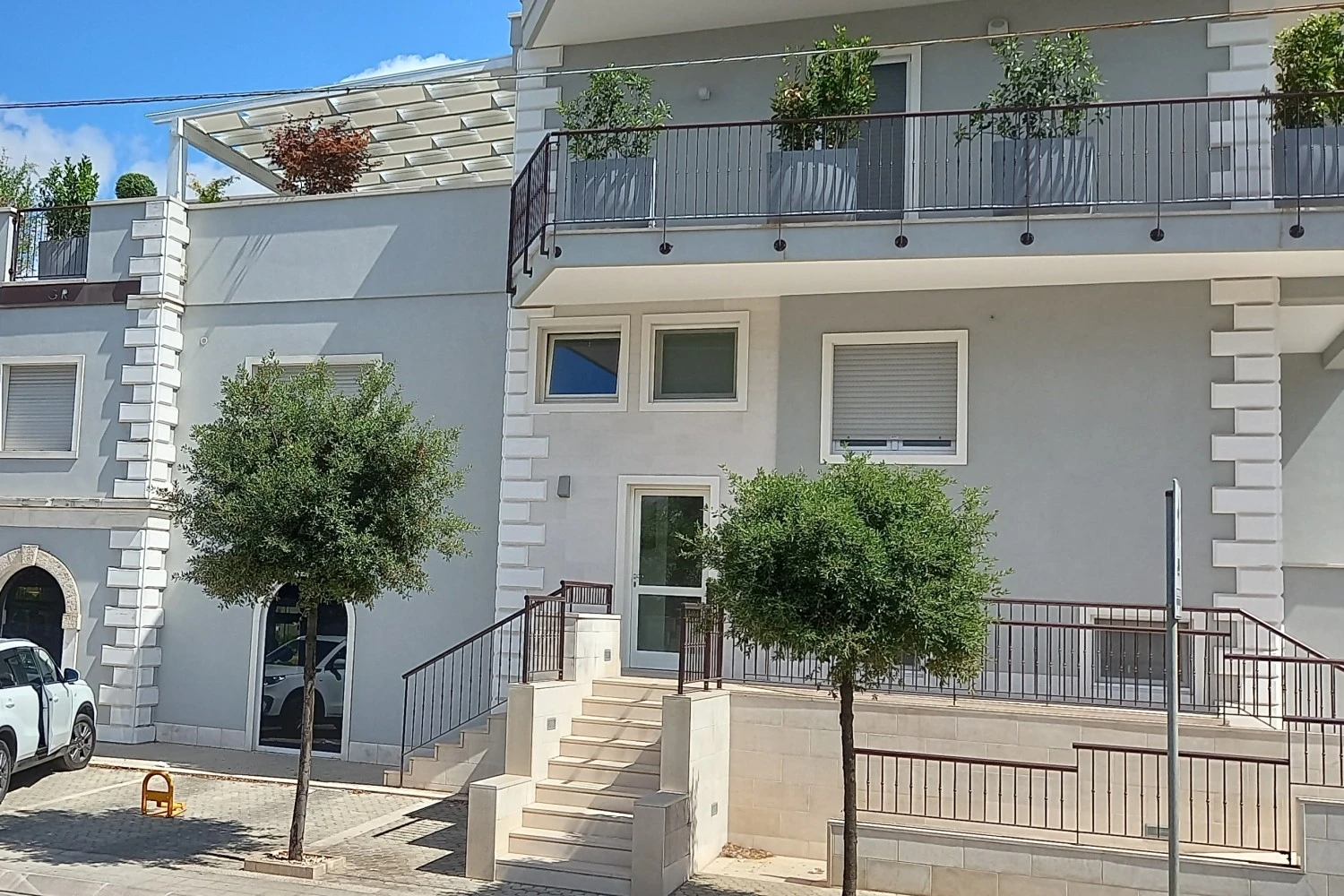 Central Apartment With Three Bedrooms-1