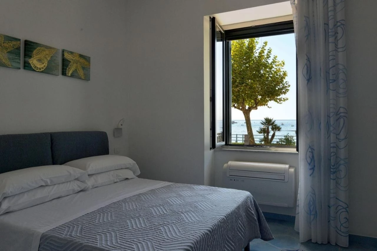 Una Finestra Sul Mare-2