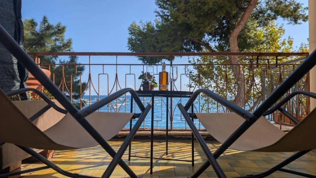 Sea, Sun And Sight Ferrajoli Accommodation-3