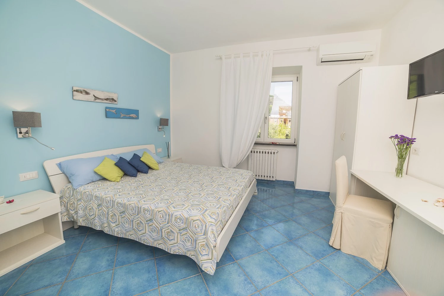 Aquarius B&b-2