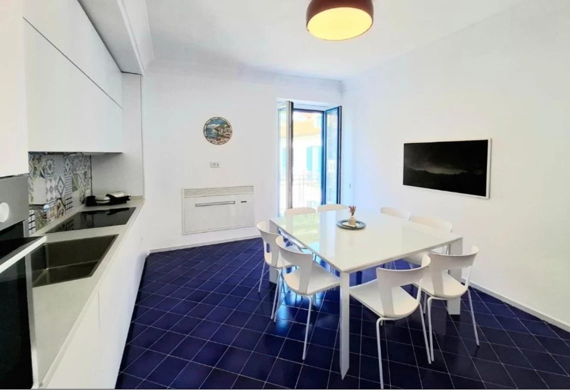Eleonora's House-2