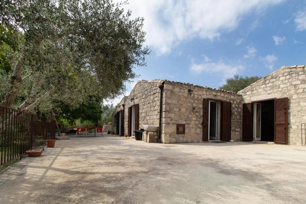 Casa Il Carrubbo Frigintini-1