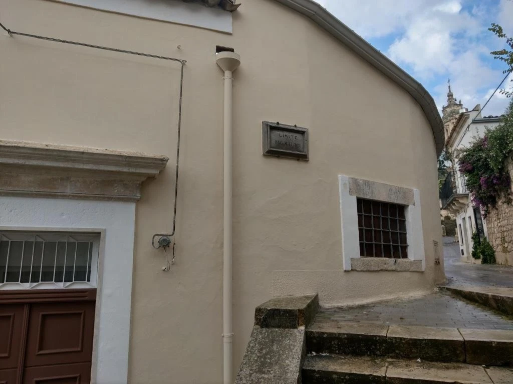 Casa Mavì - Limite Delle Due Matrici-1