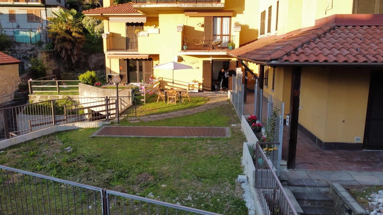 Daisy House-2