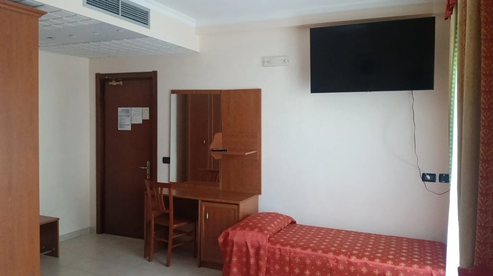 Hotel Holiday House-3