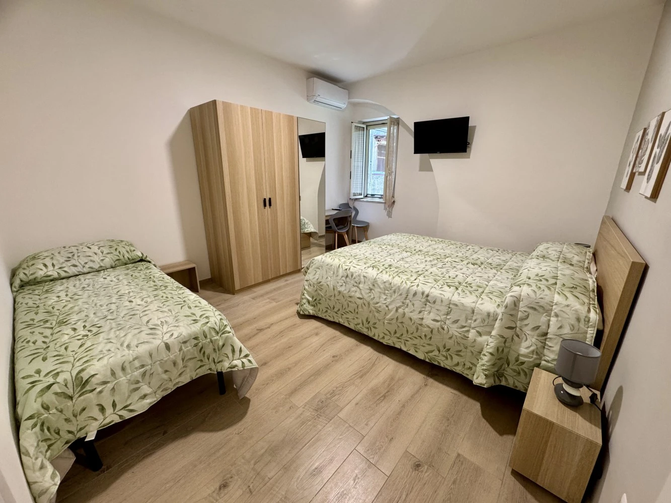 Cassandra Rooms Lt-4