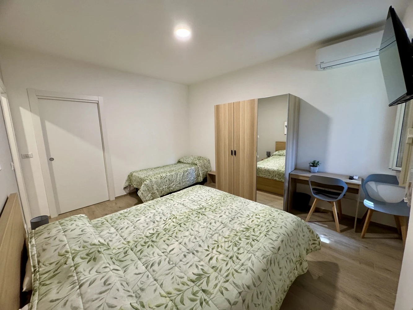 Cassandra Rooms Lt-5