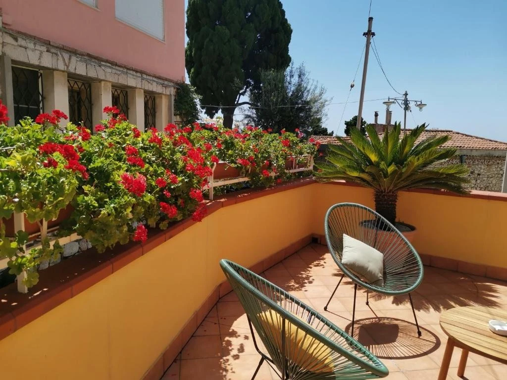 Cartolina Apartment-1