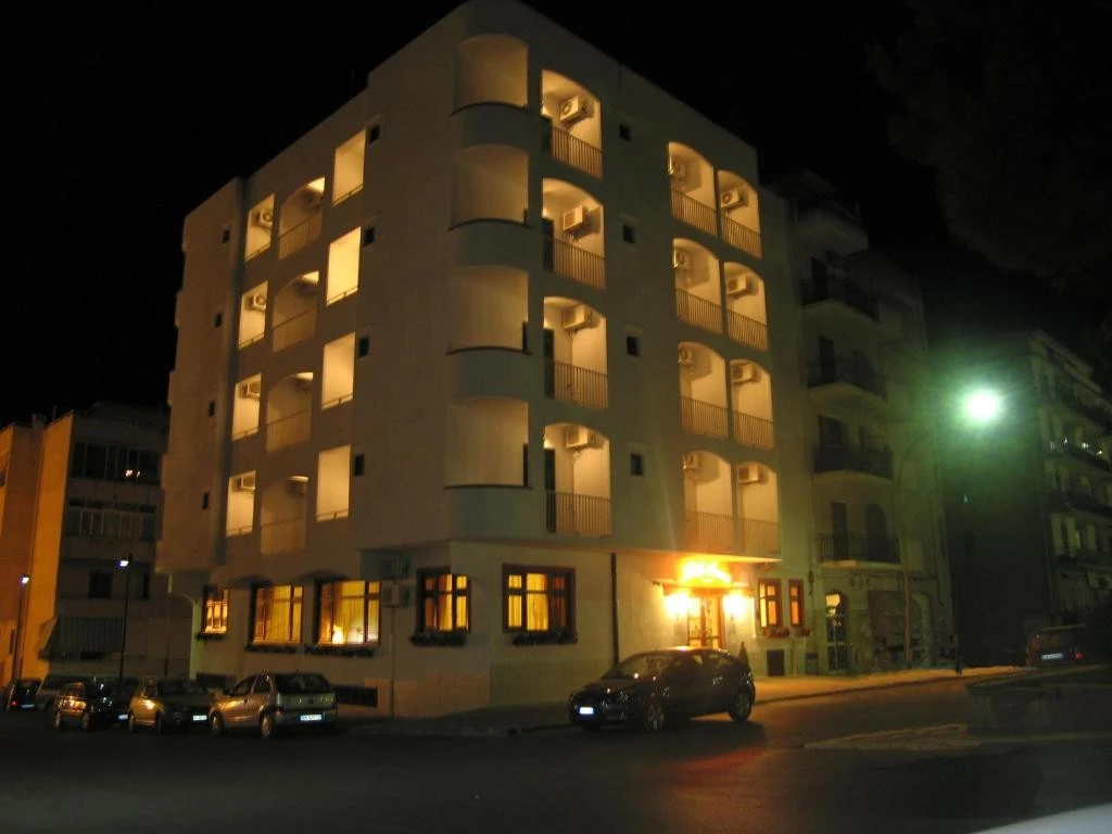 Hotel Aurora Sas Di Berardi Sergio & C:-2