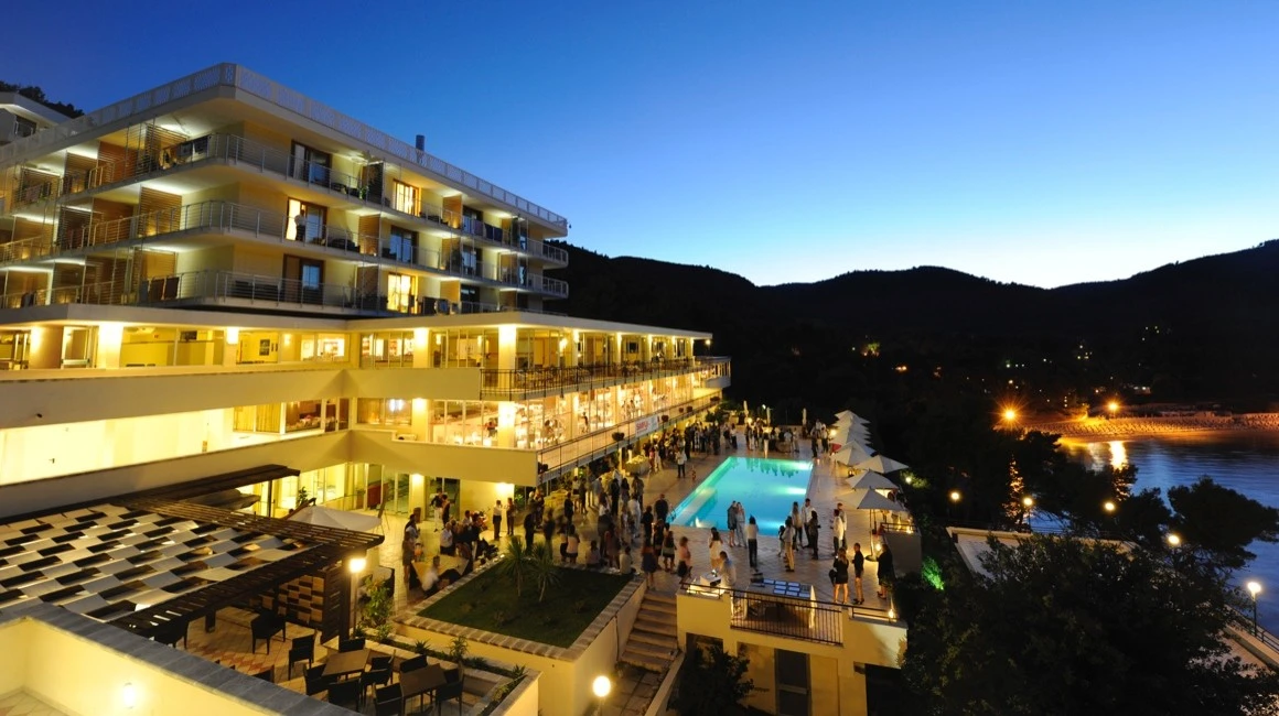 Hotel Del Faro - Centro Vacanze Pugnochiuso-1