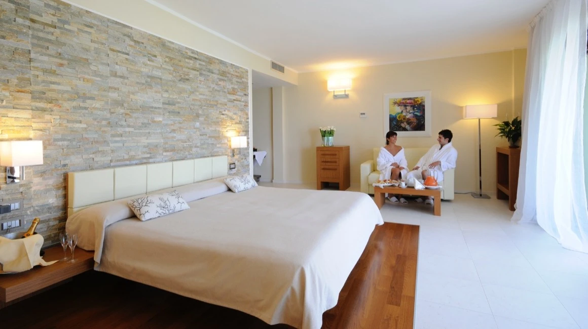 Hotel Del Faro - Centro Vacanze Pugnochiuso-3