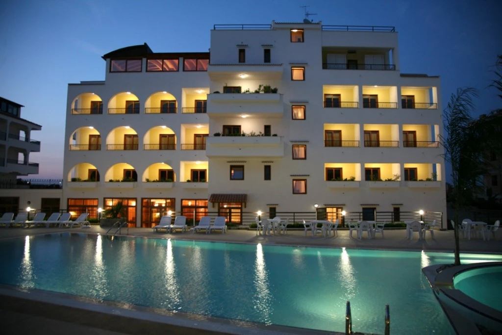 Forte Hotel Con Dipendenza-2